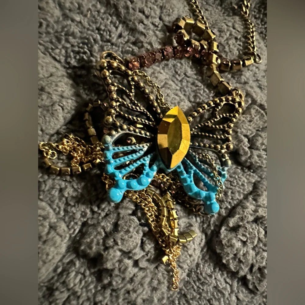 NWT Betsey Johnson Faux Stone Boho Butterfly Fringe Pendant Necklace - Picture 8 of 9
